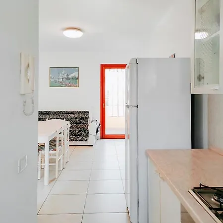 Incantevole Al Primo Piano Con Terrazzo *